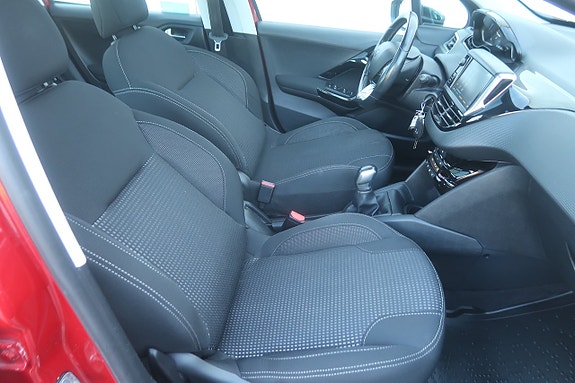 Peugeot 208 10 of 27