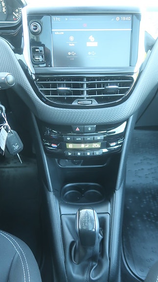 Peugeot 208 14 of 27