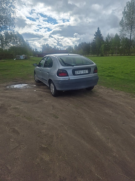 Renault Megane I 2 of 5