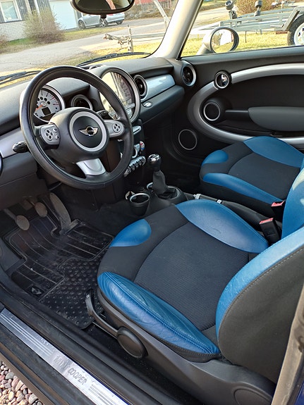 MINI Cooper 3 of 5