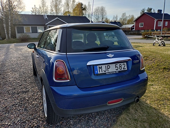 MINI Cooper 4 of 5