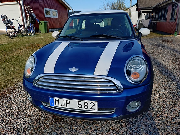 MINI Cooper 2 of 5