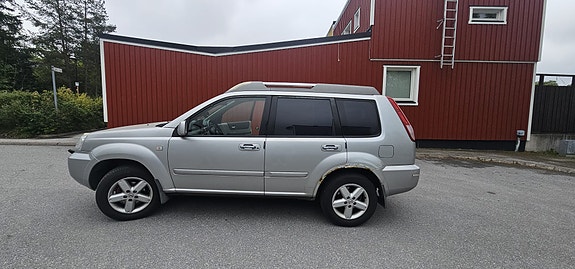Nissan X-Trail 2 of 8