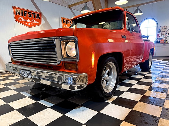 Chevrolet C10 Silverado 3 of 5