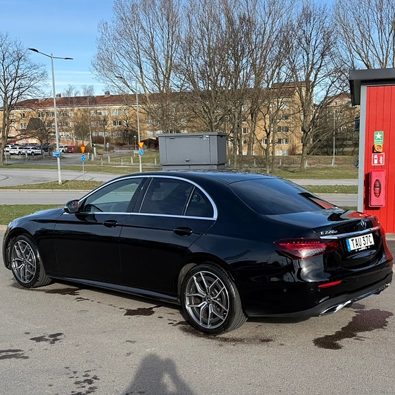 Mercedes-Benz E220 d 2 of 5