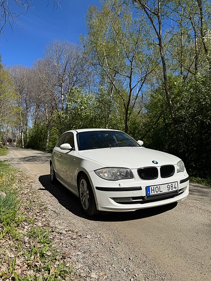 BMW 118d 2 of 5