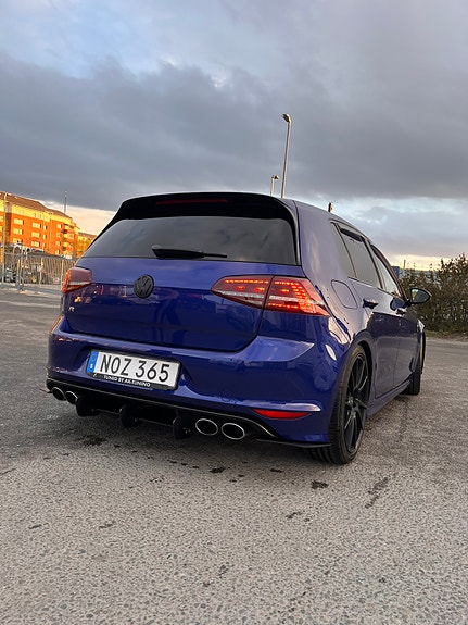 Volkswagen Golf VII 2 of 17
