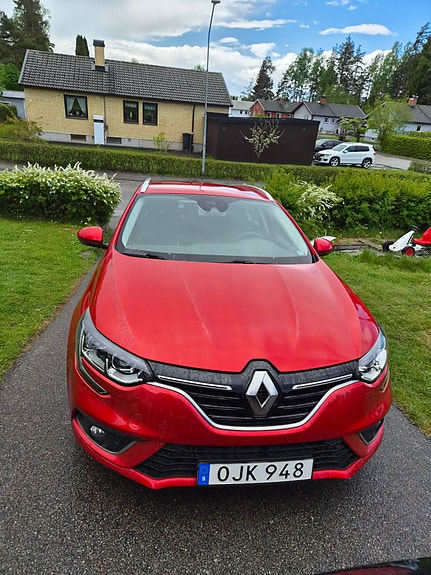 Renault Megane IV 2 of 5