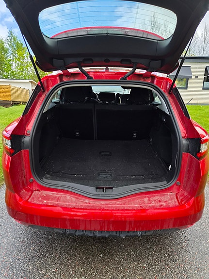 Renault Megane IV 4 of 5