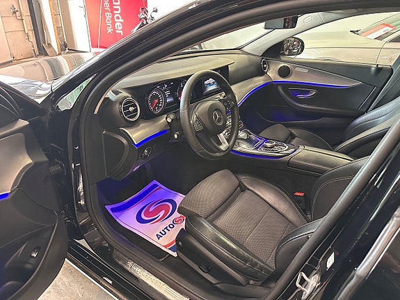 Mercedes-Benz E220 7 of 14