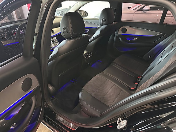 Mercedes-Benz E220 8 of 14