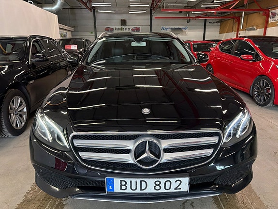 Mercedes-Benz E220 2 of 10