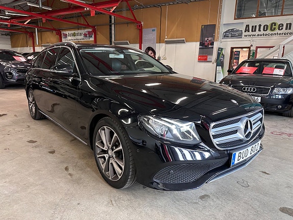 Mercedes-Benz E220 3 of 14
