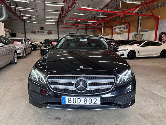 Mercedes-Benz E220 2 of 14