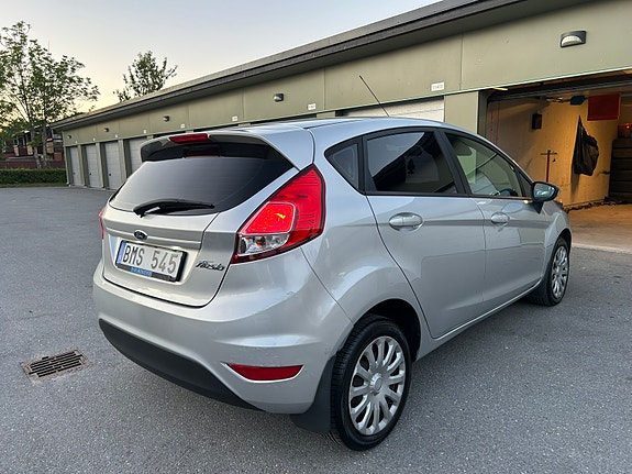 Ford Fiesta 4 of 8