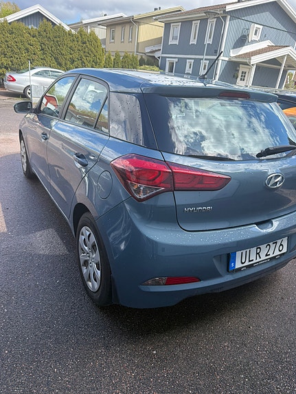 Hyundai i20 2 of 3