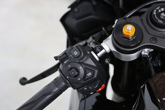 Yamaha YZF-R7 6 of 8