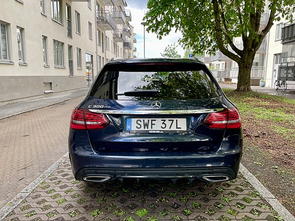 Mercedes-Benz C300 5 of 5