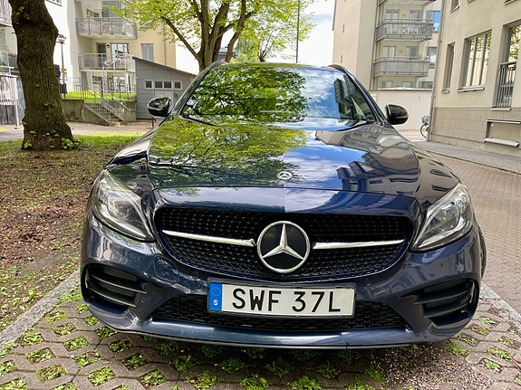 Mercedes-Benz C300 3 of 5