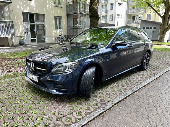 Mercedes-Benz C300 2 of 5
