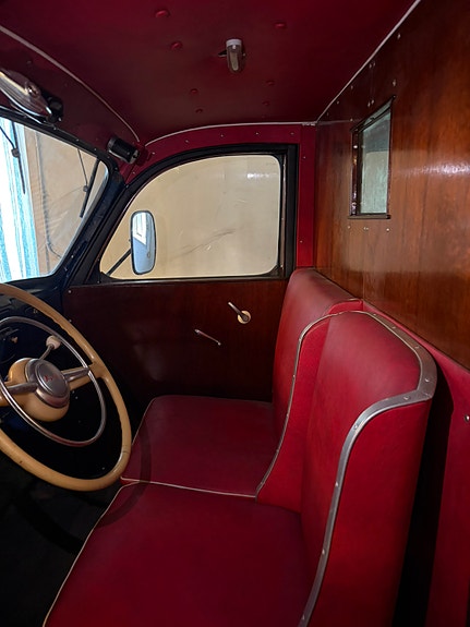 Volvo PV 8 of 18