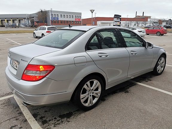 Mercedes-Benz C320 3 of 12