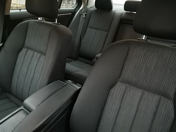 Mercedes-Benz C320 11 of 12