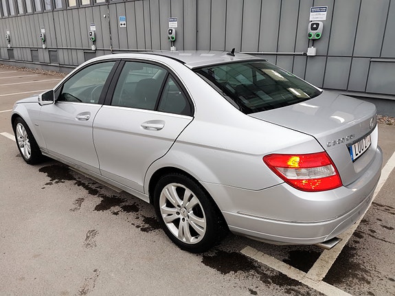Mercedes-Benz C320 4 of 12