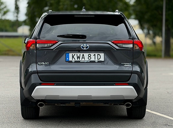 Toyota RAV4 4 of 13