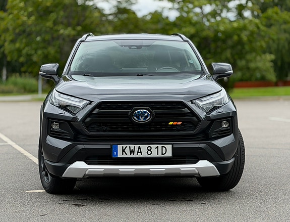 Toyota RAV4 2 of 13