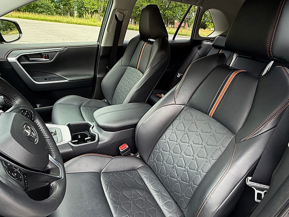 Toyota RAV4 7 of 13