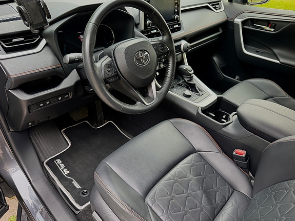Toyota RAV4 6 of 13