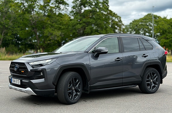 Toyota RAV4 3 of 13