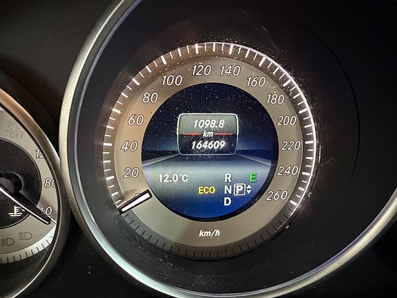 Mercedes-Benz E220 11 of 11