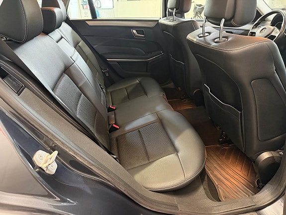 Mercedes-Benz E220 10 of 11