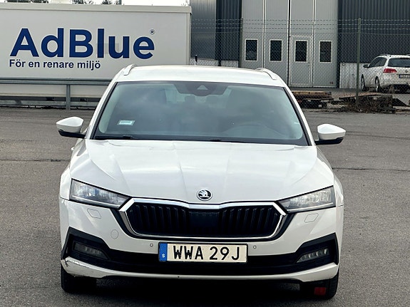 Skoda Octavia 2 of 5