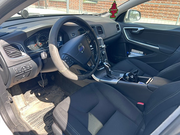 Volvo V60 4 of 8
