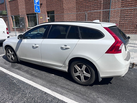 Volvo V60 3 of 8