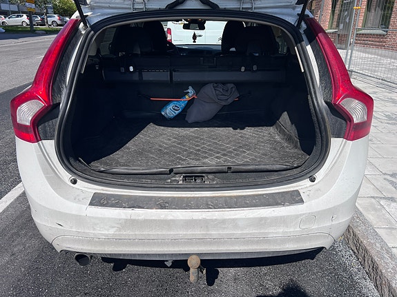 Volvo V60 7 of 8