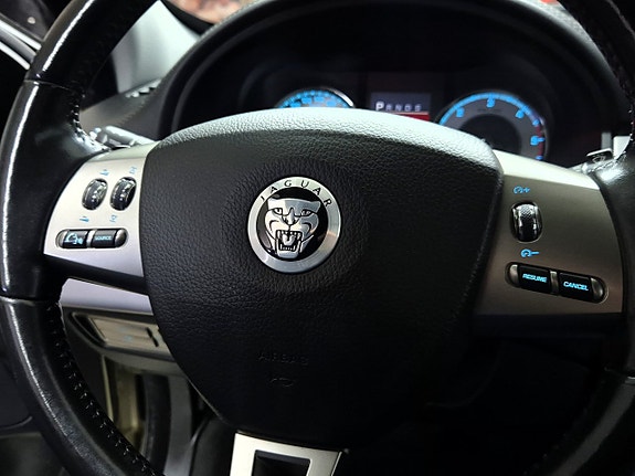 Jaguar XF 20 of 30