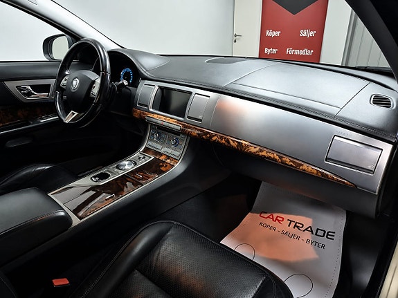 Jaguar XF 26 of 30