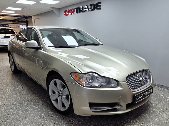 Jaguar XF 3 of 30