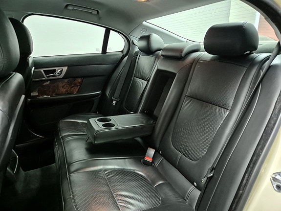 Jaguar XF 29 of 30