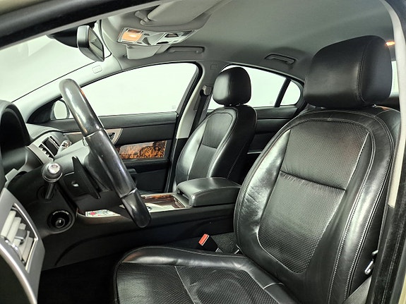 Jaguar XF 11 of 30