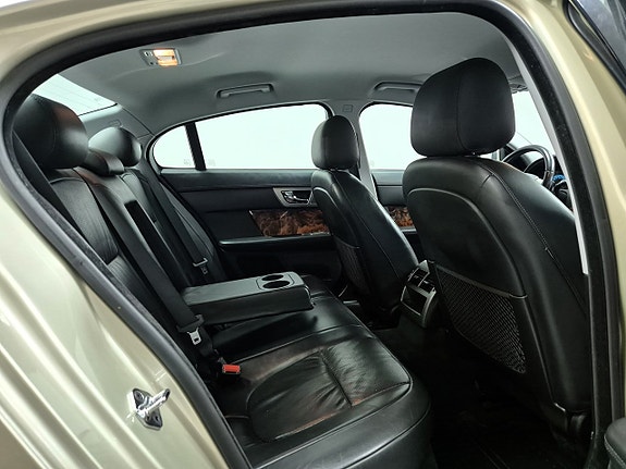 Jaguar XF 30 of 30