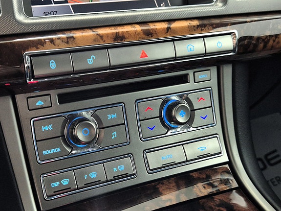 Jaguar XF 23 of 30