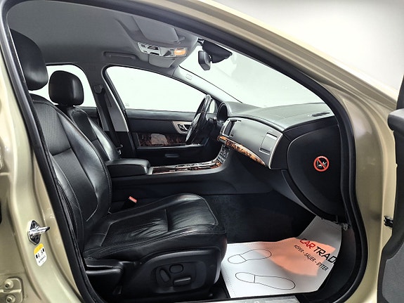 Jaguar XF 27 of 30