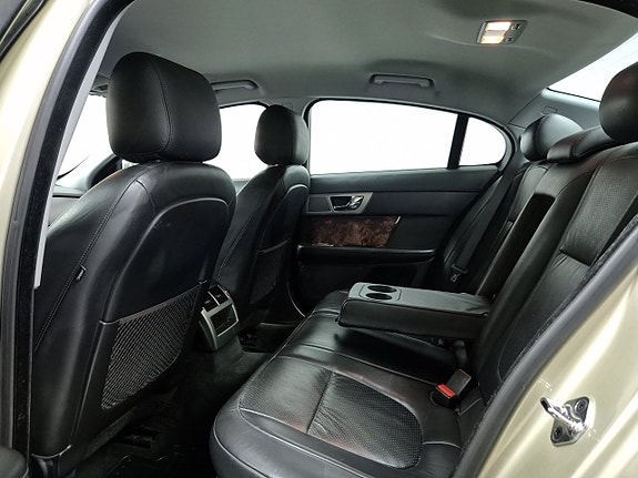 Jaguar XF 28 of 30