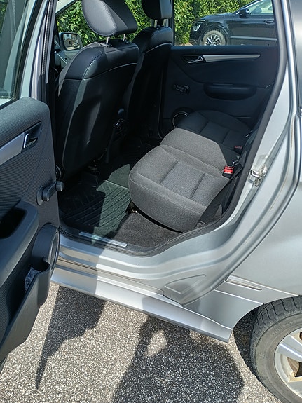 Mercedes-Benz B180 6 of 8