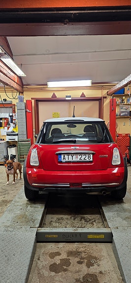 MINI Cooper 2 of 5
